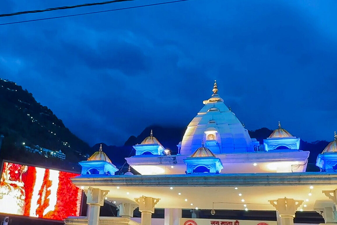 Vaishno Devi yatra registration resumes amid heavy navratri rush
