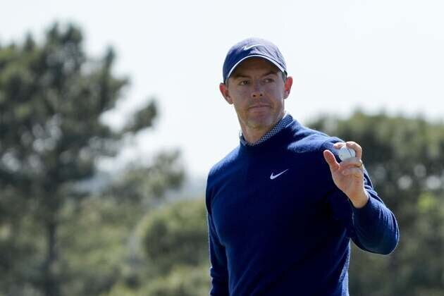 Rory McIlroy tied for lead to begin Masters defense