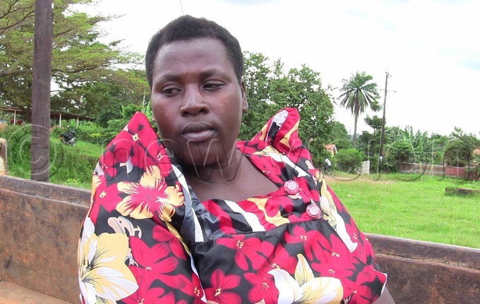 innie akitende speaks to the media while she waits for clearance to go to ulago ospital and pick childs dead body hoto by enry subuga