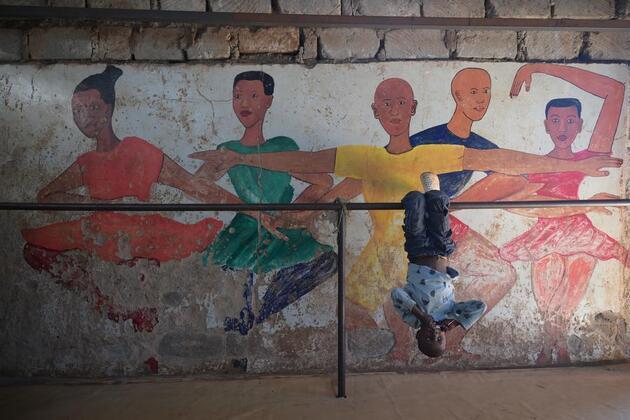 (Hello Africa) Chinese-backed program inspires Kenyan slum kids to code for future