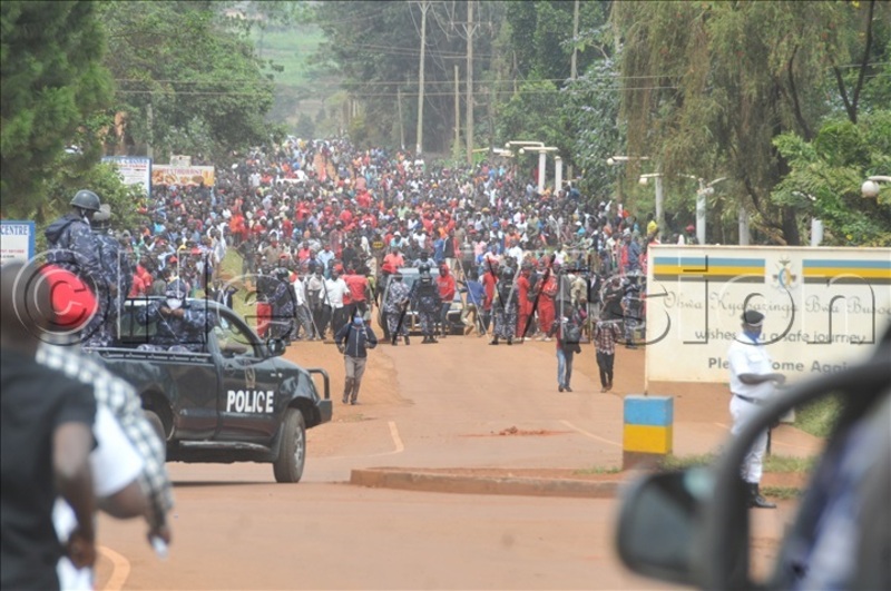  Police battles Bobi Wine supporters in Bugembe town council