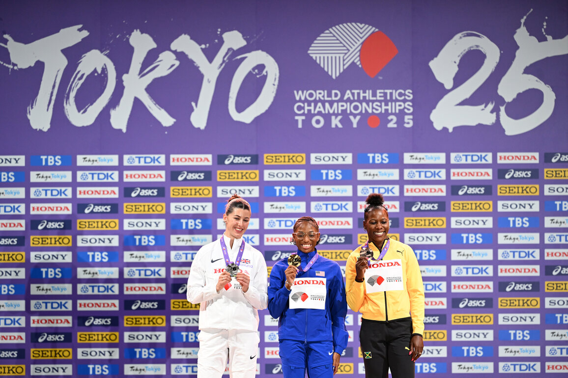 (SP)JAPAN-TOKYO-ATHLETICS-WORLD ATHLETICS CHAMPIONSHIPS-WOMEN'S 200M-AWARDING CEREMONY