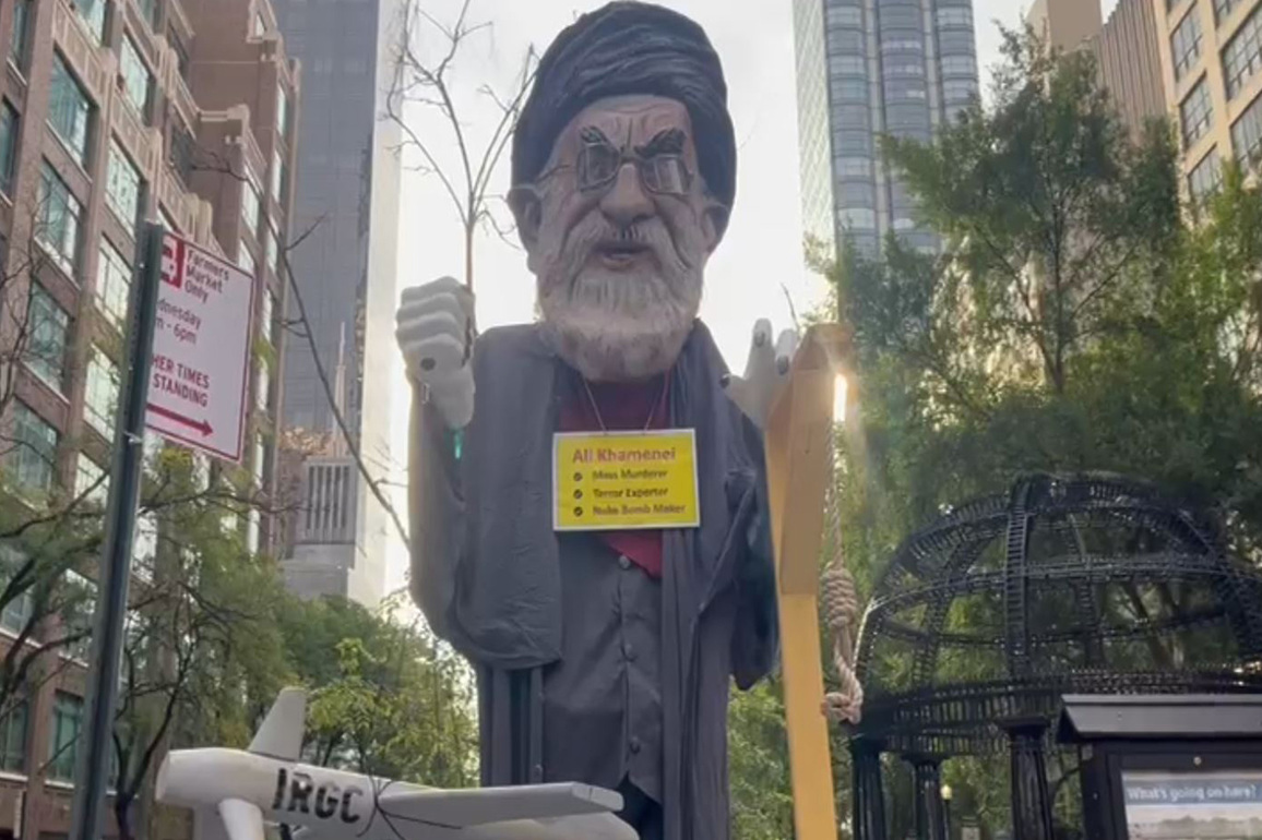 Protesters rally outside UN in New York against Iran ahead of President Pezeshkian's General Assembly address