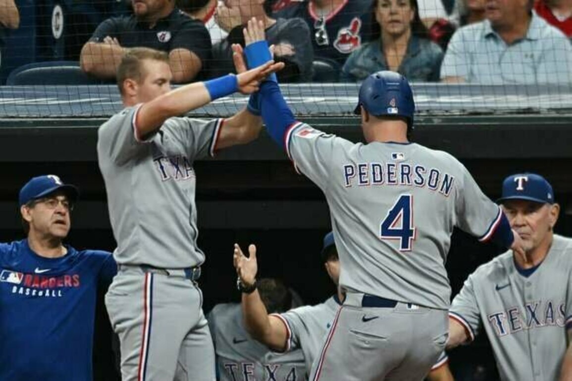 Key HR from Alejandro Osuna launches Rangers past Guardians