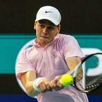 Jannik Sinner begins French Open quest as odds-on favorite