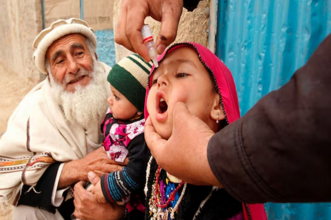 Economic crisis forces Health Department to cut anti-polio campaign duration and slash payments to polio workers in Rawalpindi