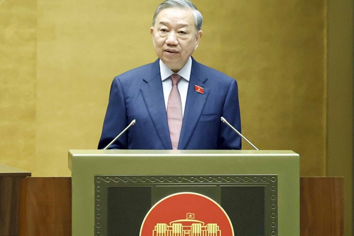 Photo Flash | Vietnamese party chief elected state president