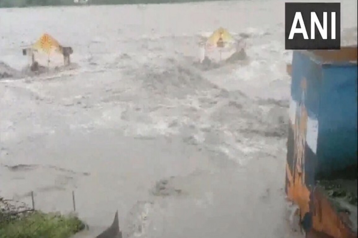 Uttarakhand: Cloudbursts hit Rudraprayag, Chamoli; rescue ops underway for trapped families