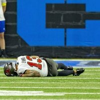 Injury-ravaged Bucs place WR Mike Evans (collarbone) on IR