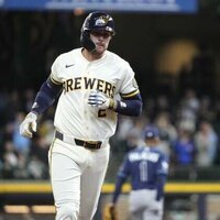 Brewers rally in six-run eighth to topple Rays