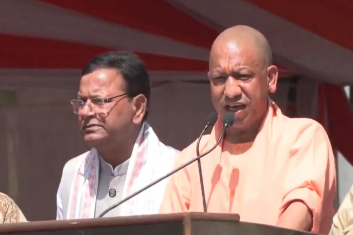 "Symbol of anger against Opposition's anti-women behaviour": Uttar Pradesh CM Yogi during 'Jan Aakrosh Mahila Padyatra'