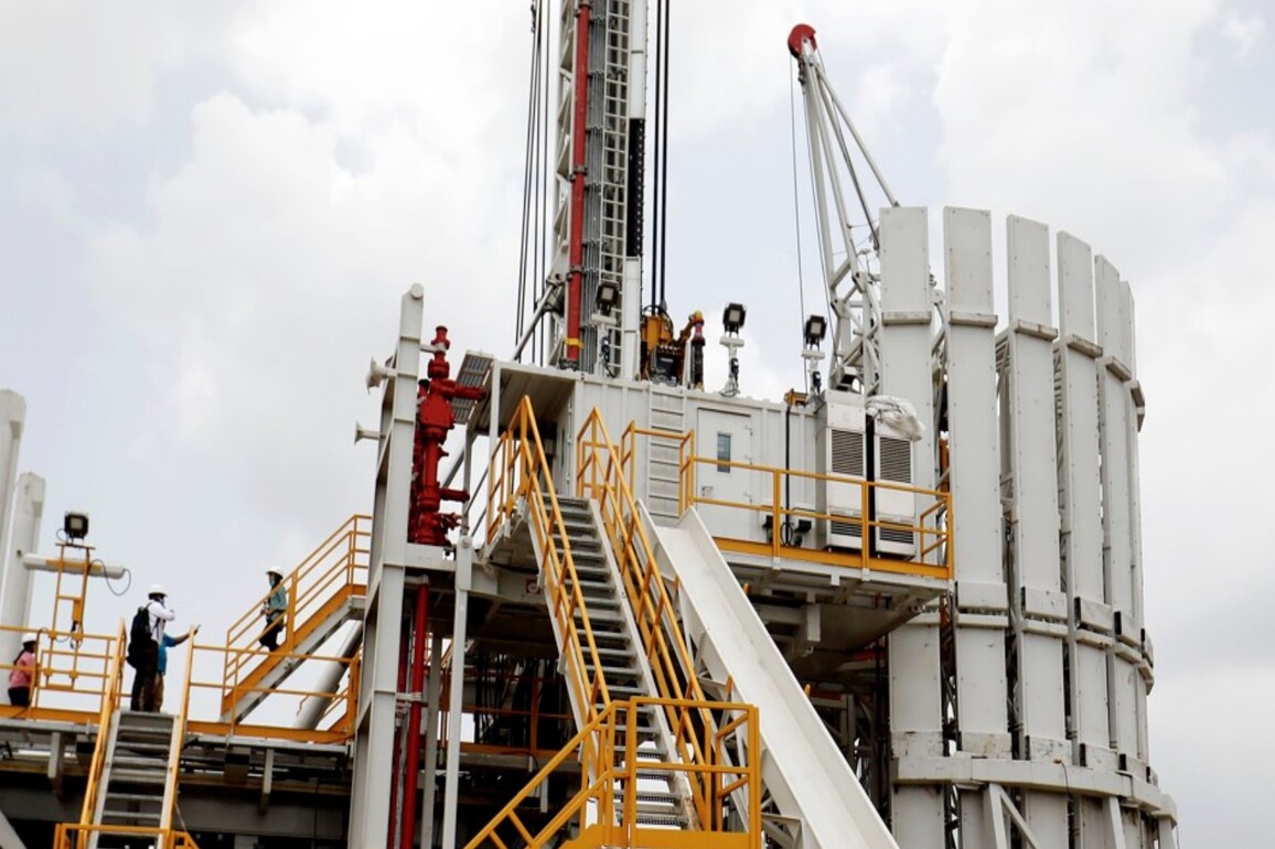Energy markets brace for volatility as sanctions drive up reliance on US LNG: Oxford Report