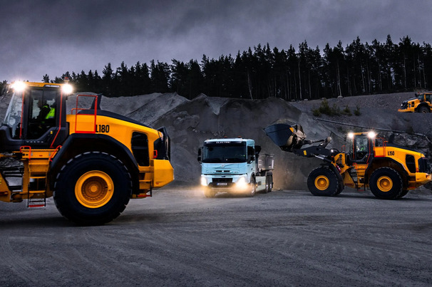 Volvo lança nova geração das consagradas carregadeiras L150 e L180