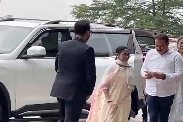 Mamata Banerjee leaves for Delhi to take part in INDIA bloc meeting