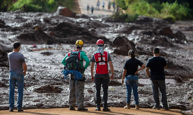 Around 300 missing, many feared dead in Brazil dam collapse Around 300 missing, many feared dead in Brazil dam collapse