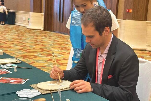 Yale graduate promotes Chinese culture in ancient Silk Road hub Dunhuang