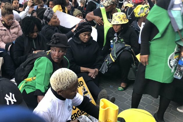 Bathabile Dlamini snubs at #SandtonShutdown march