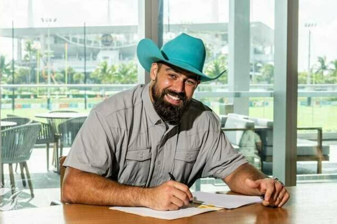 Miami Dolphins Sign Sieler to Contract Extension