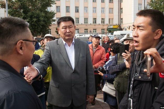 Police In Siberia Violently Disperse Protest, Detain Two