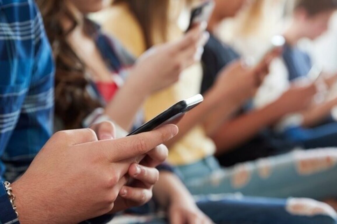 Indiana schools prepare for phone-free classrooms 