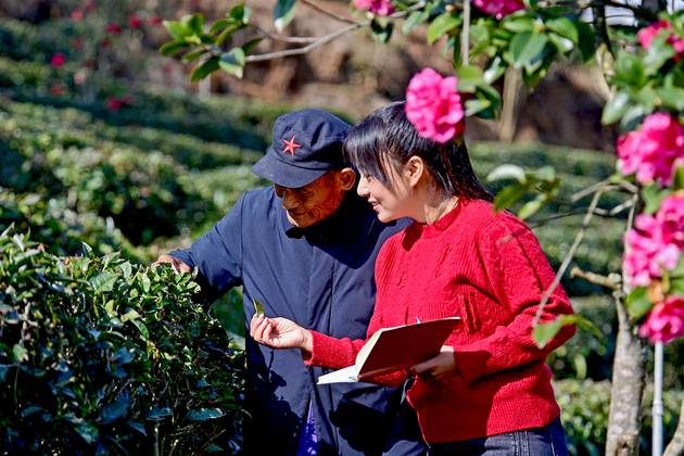 ChineseToday | Grassroots art worker tries to revitalize countryside with "dance and song"