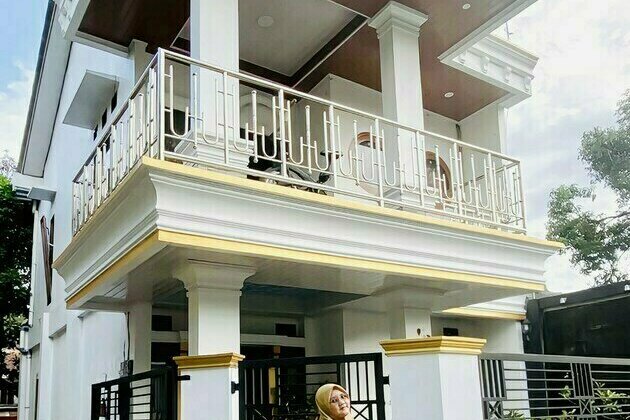 Aspiring Indonesian writer builds a "Stary House" with income earned from writing stories on Stary's app Dreame