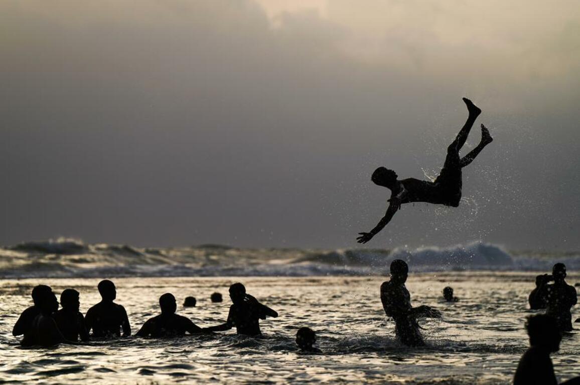 Asia Album: Summer life by sea in Sri Lanka