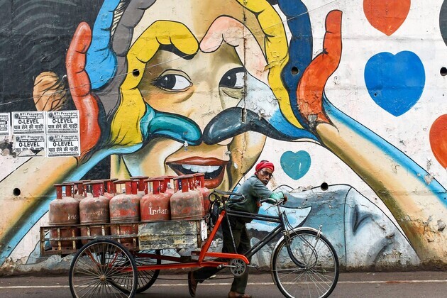 "Domestic consumers protected," says Govt amid hike in commercial cylinder rates