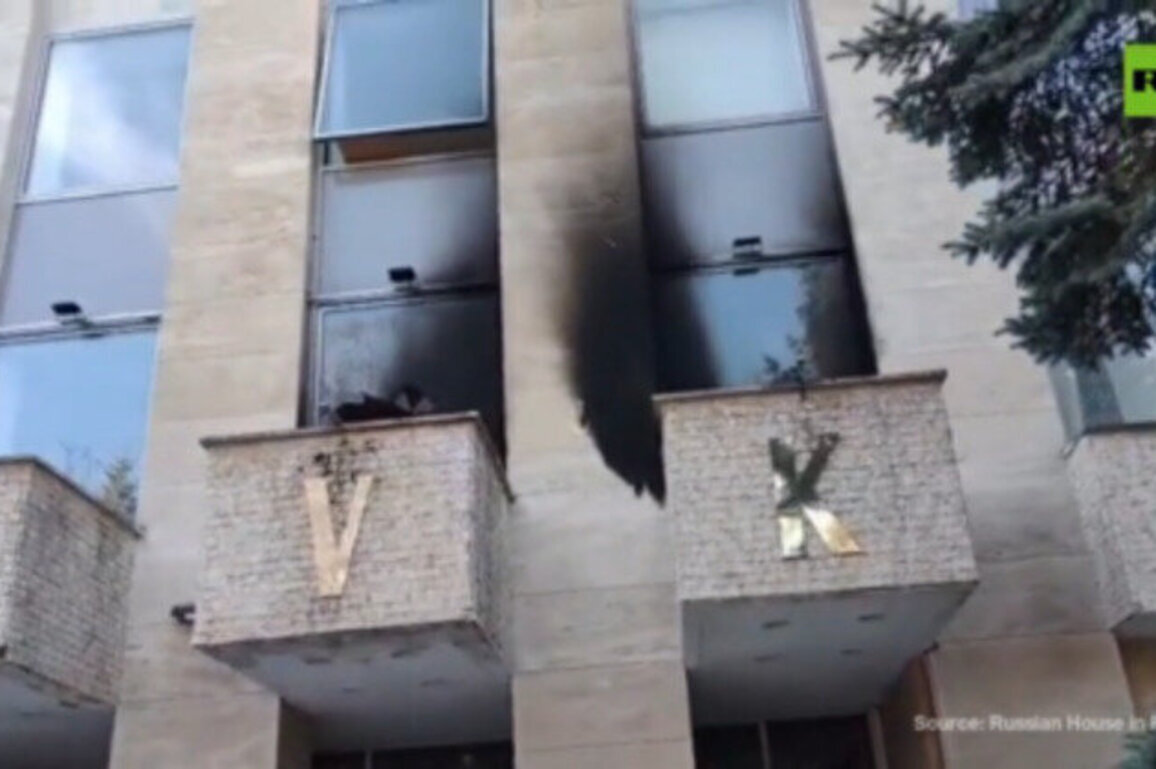 Russian cultural center in Prague attacked with Molotov cocktails (VIDEO)