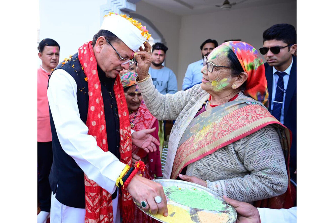 CM Pushkar Singh Dhami celebrates holi at his private residence