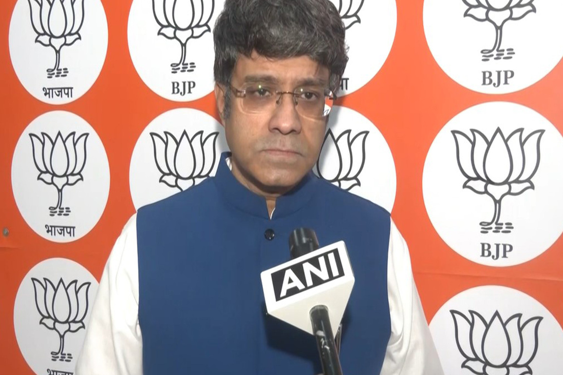 "Does INC stand for 'Intolerant National Congress'?": BJP's Kesavan over Tharoor's birthday wishes to LK Advani