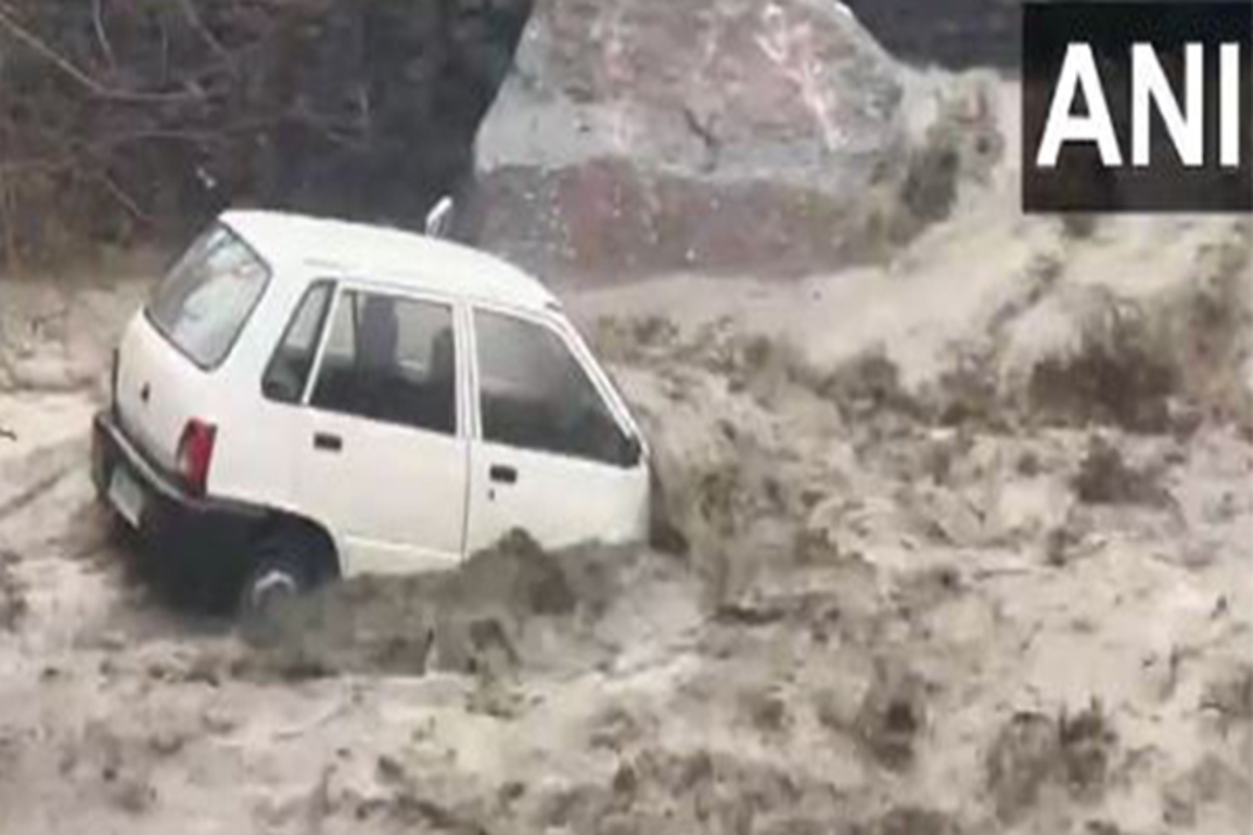 Snow, rainfall disrupts life in Himachal: 583 roads blocked; power and water supply affected