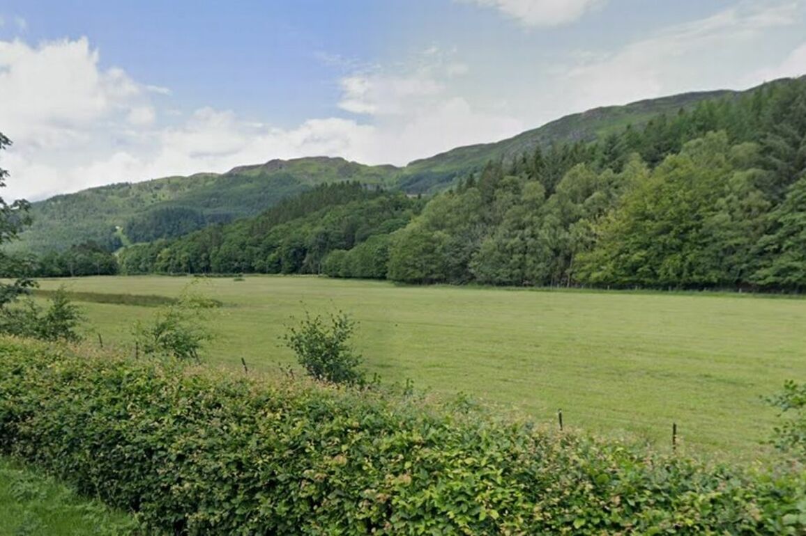 Earthquake hits Scottish village as "big explosion" wakes residents and houses shake