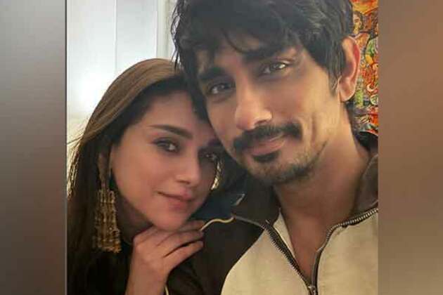 Aditi Rao Hydari shares adorable picture with Siddharth as they extend festive greetings to fans