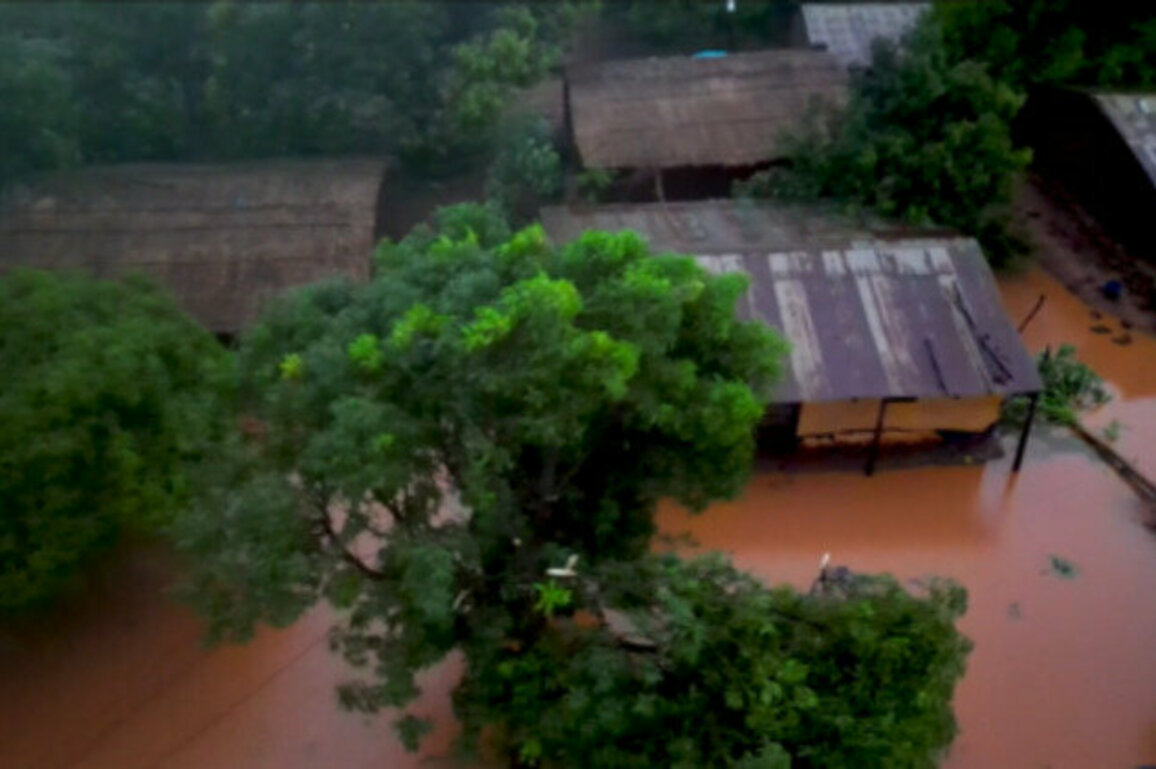 Deadly cyclone hits African nation (VIDEO)