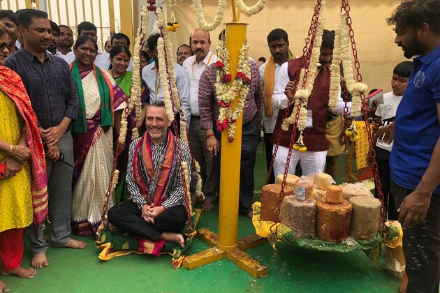 British Deputy High Commissioner offers prayers at Sammakka Sarakka in Mulugu, Telangana