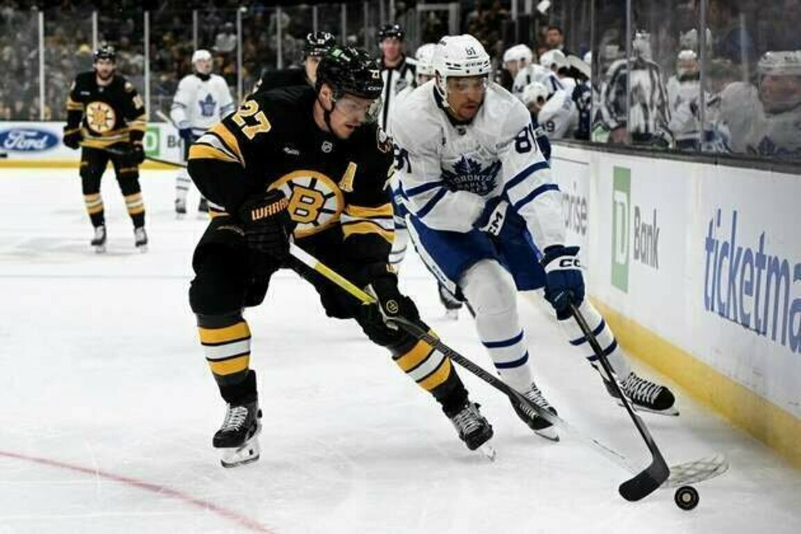 David Pastrnak's 400th, 401st goals power Bruins past Leafs
