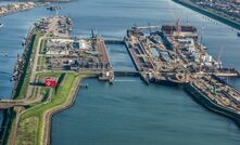  Installing the caisson at IJmuiden sea lock in the Netherlands