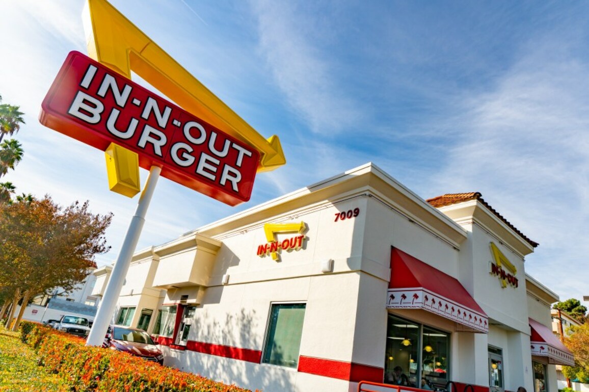 Brawl involving 20-30 people breaks out at California In-N-Out