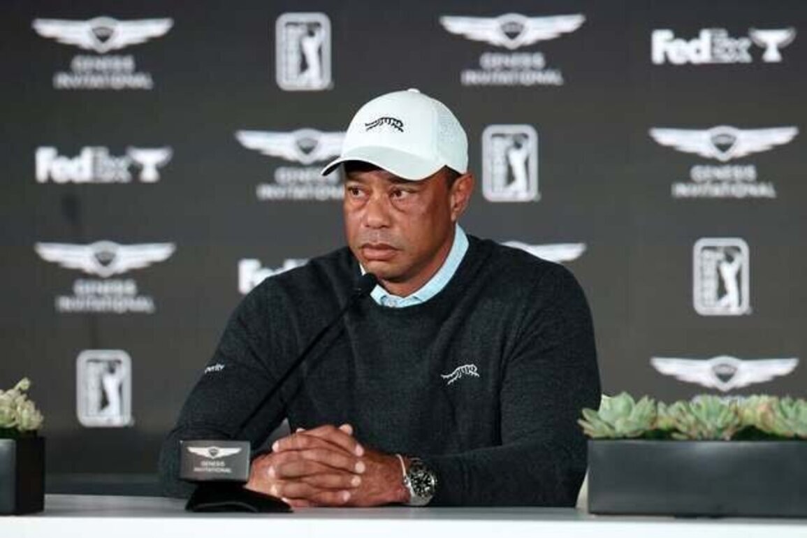 Reports: Tiger Woods involved in rollover crash in Florida