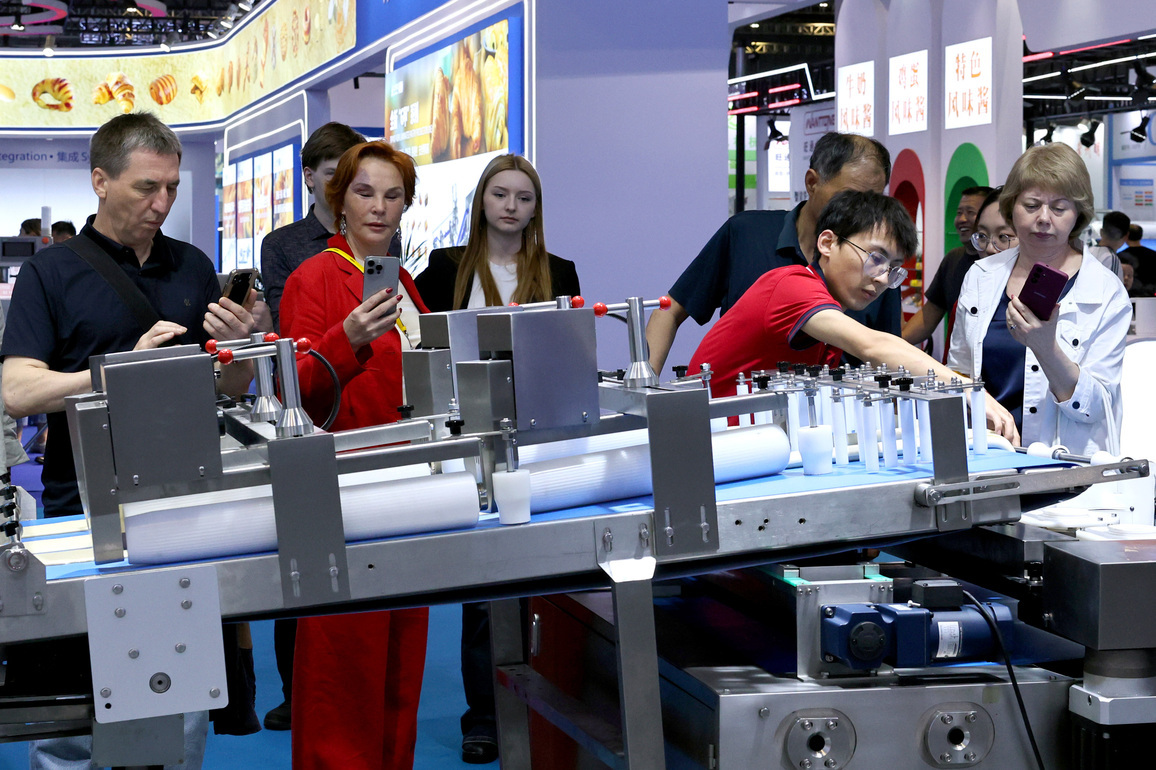 CHINA-SHANGHAI-VISA EXEMPTION-FOREIGN MERCHANTS-EXHIBITIONS (CN)