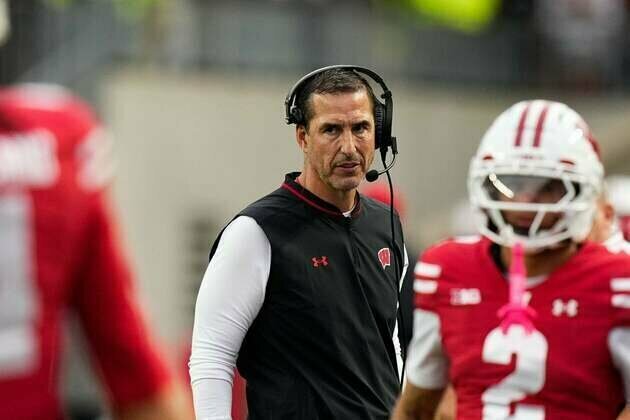 With coach's seat getting hot, Wisconsin braces for No. 6 Oregon