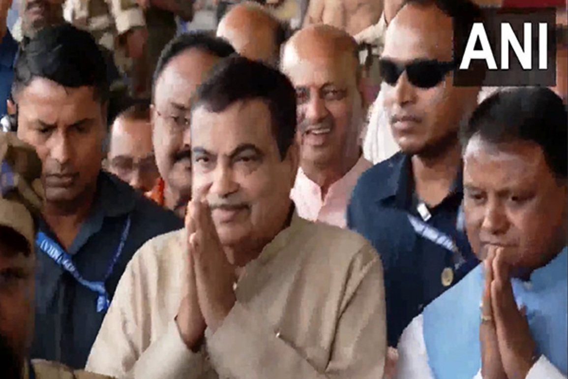 Union Minister Nitin Gadkari visits Bhubaneswar to lay foundation stones for development projects worth Rs 4000 crore