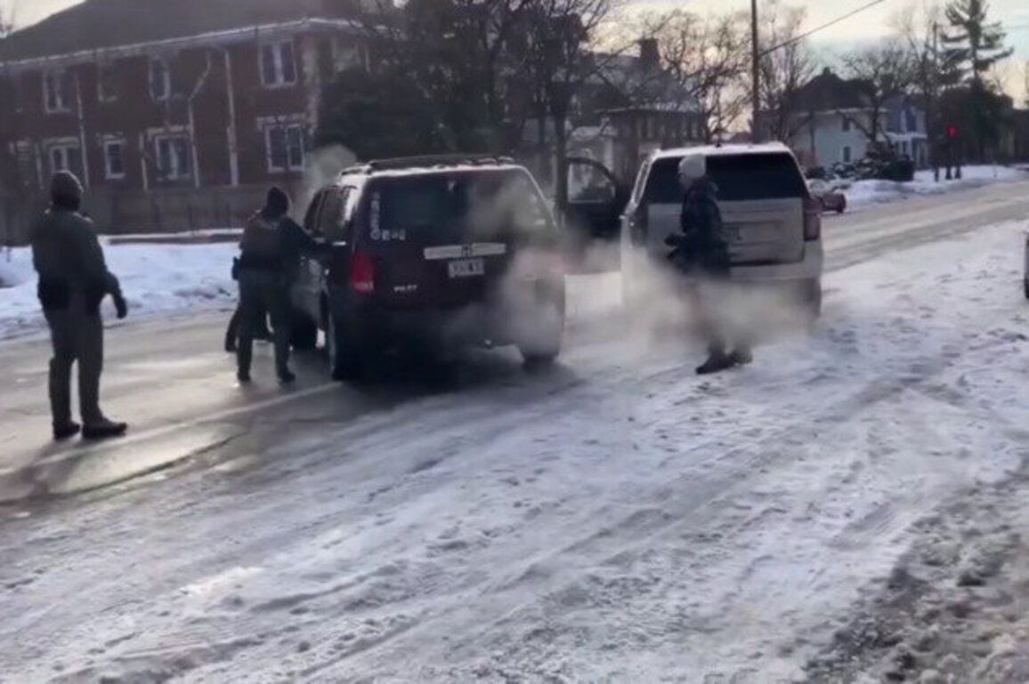 ICE agent fatally shoots woman in Minneapolis 