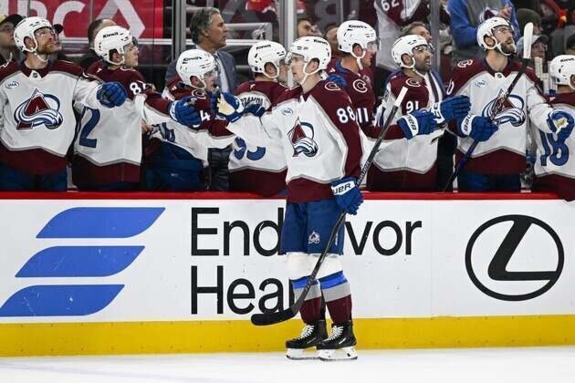 NHL roundup: Avalanche blitz Blackhawks, clinch playoff berth