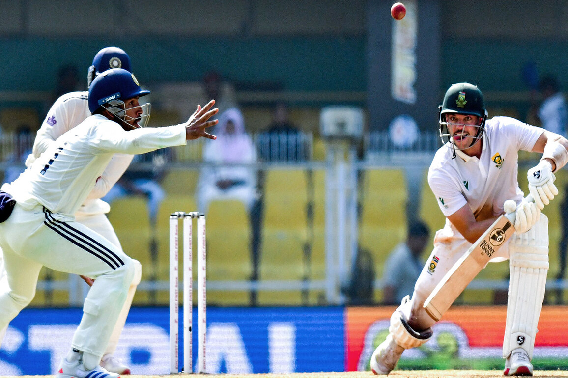 India in precarious position in Guwahati Test, lose two early wickets chasing 549-run target set by South Africa