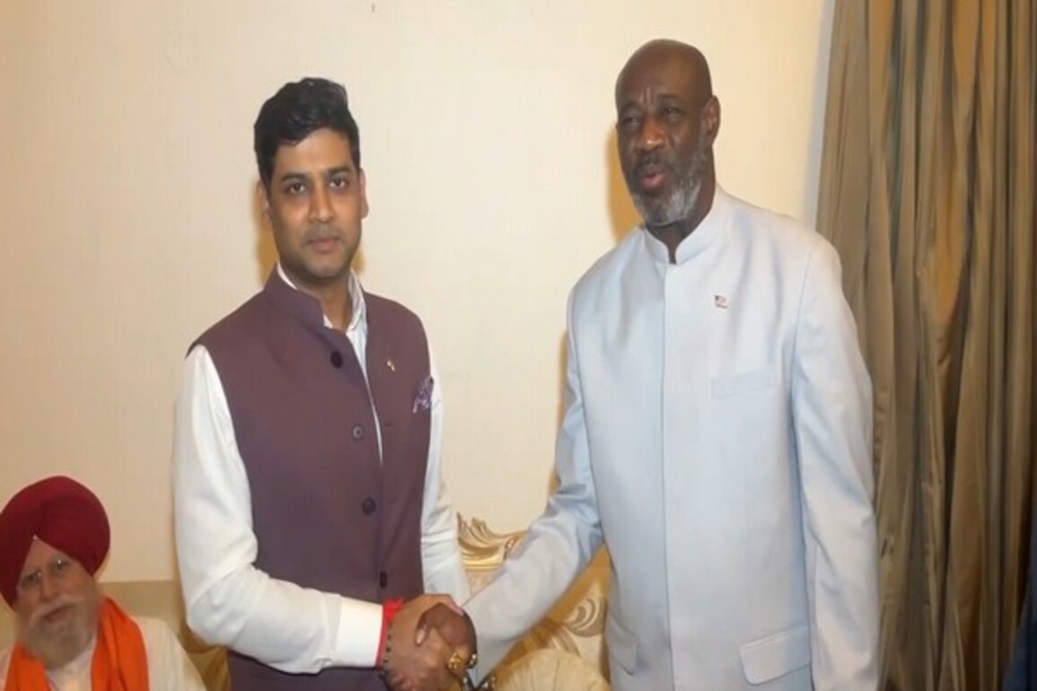 Shrikant Shinde-led delegation receives warm welcome from Executive Chairman of Liberia's lower house