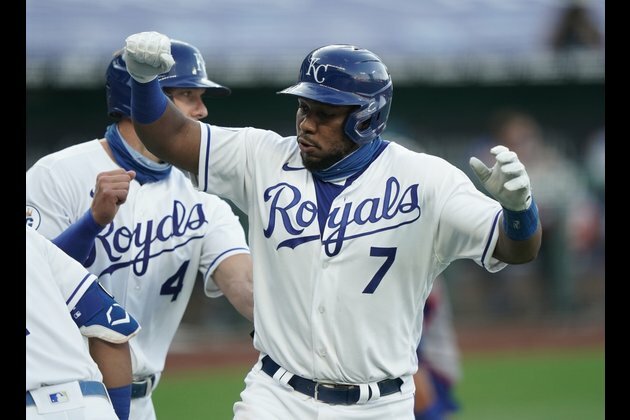 Blowout ends Royals' skid, Cubs' streak