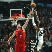 De'Aaron Fox's season-high 37 spark Spurs past Blazers