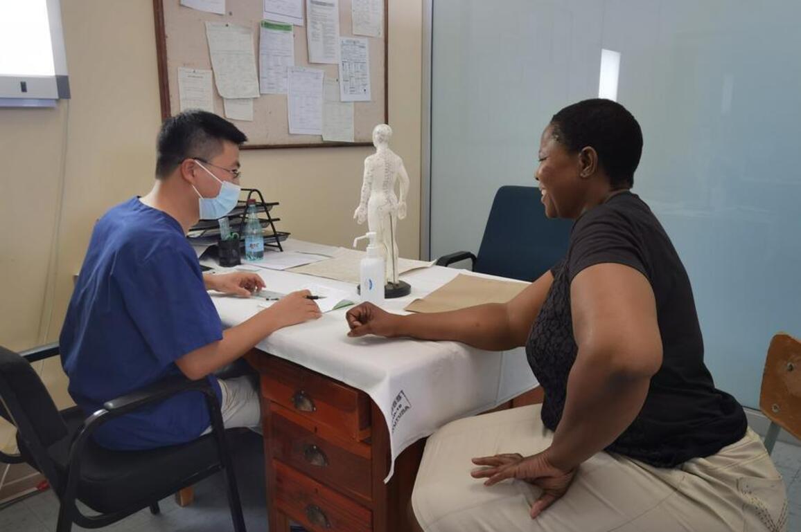 (Hello Africa) Needles and Qigong: Chinese medical team brings holistic healing to Namibia